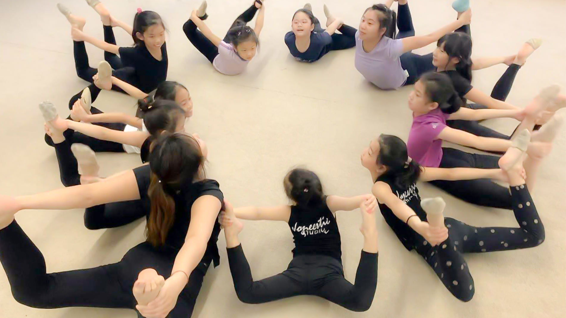 rhythmic gymnastics rg at Joneestic